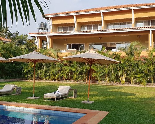 Are there boutique lodges near Entebbe?