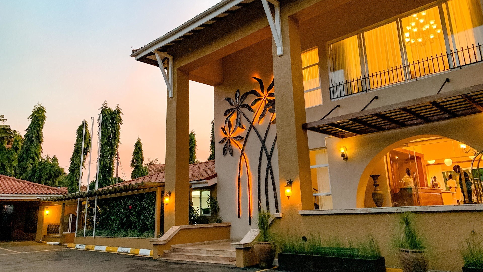 Are there boutique lodges near Entebbe?