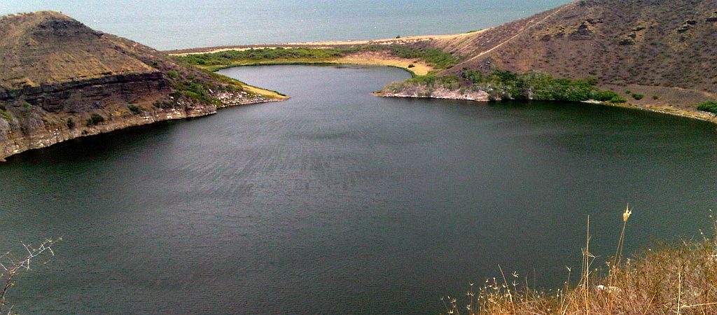 Are there salt lakes in Kenya?