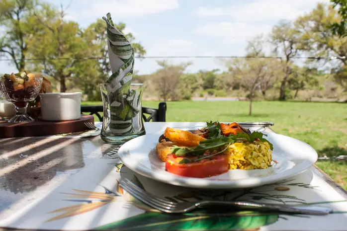Can I find vegetarian food on safari?