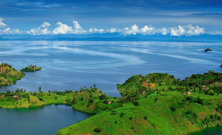 Can I see gorillas and relax at Lake Kivu afterward?