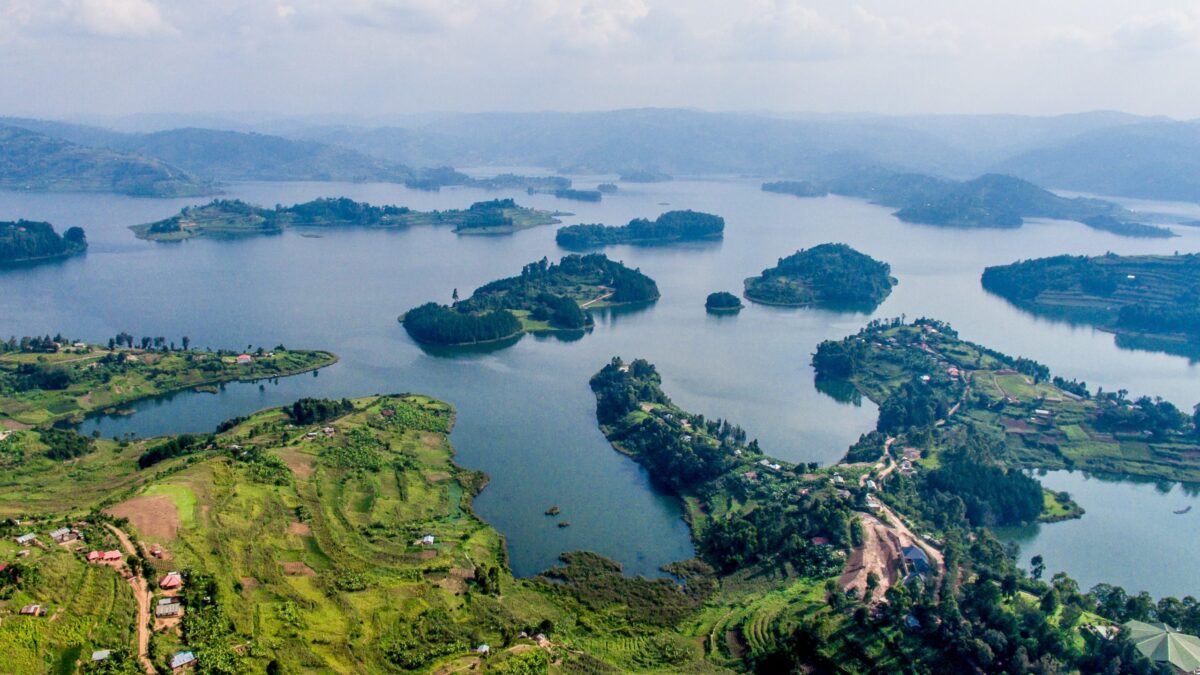 Can I visit gorillas and relax at Lake Bunyonyi afterward?