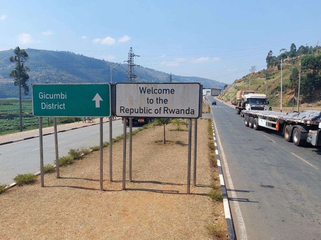 What’s the best way to travel from Uganda to Rwanda?