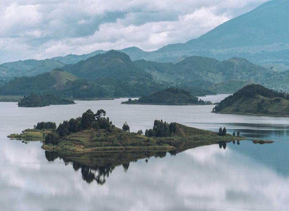 Canoeing on Lake Mutanda & Gorilla Trekking in Nkuringo
