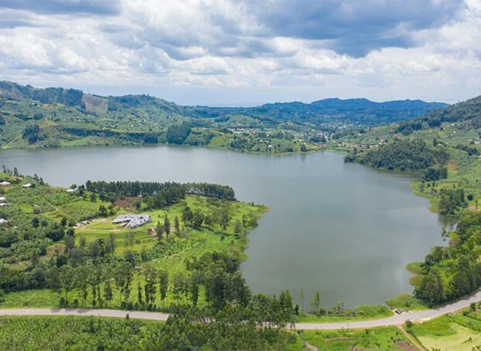 The beauty of Lake Rutoto .
